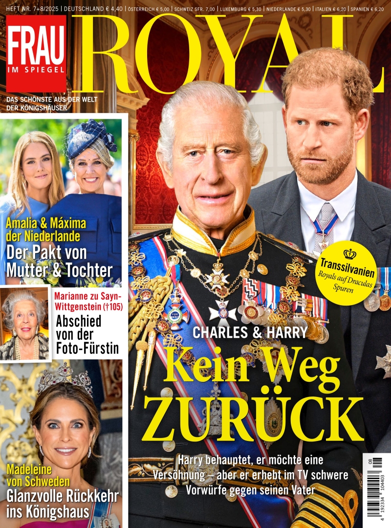 Frau im Spiegel ROYAL