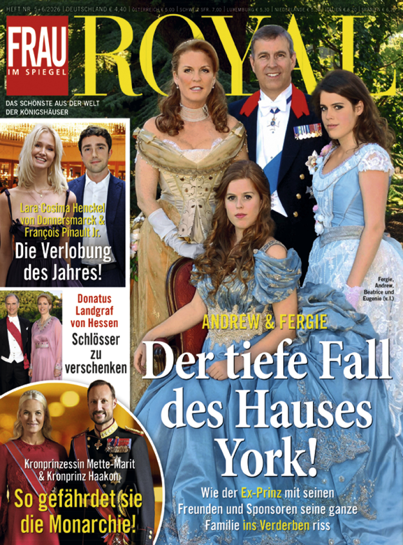Frau im Spiegel ROYAL